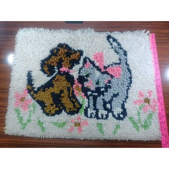 Dog And Kitty Flowers Latch Hook Brown Grey Rug/ Wall Hanger 18.5 × 24 - Picture 2 of 6